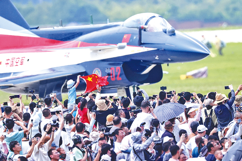 美女脱衣服的被鸡巴操的网站长春航空展迎来首个公众日